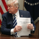 Illustration for article titled Handwritten Note Proves Trump Is a Dotard as He 'Intentially' Sought to Bash Democrats' 'Achomlishments'